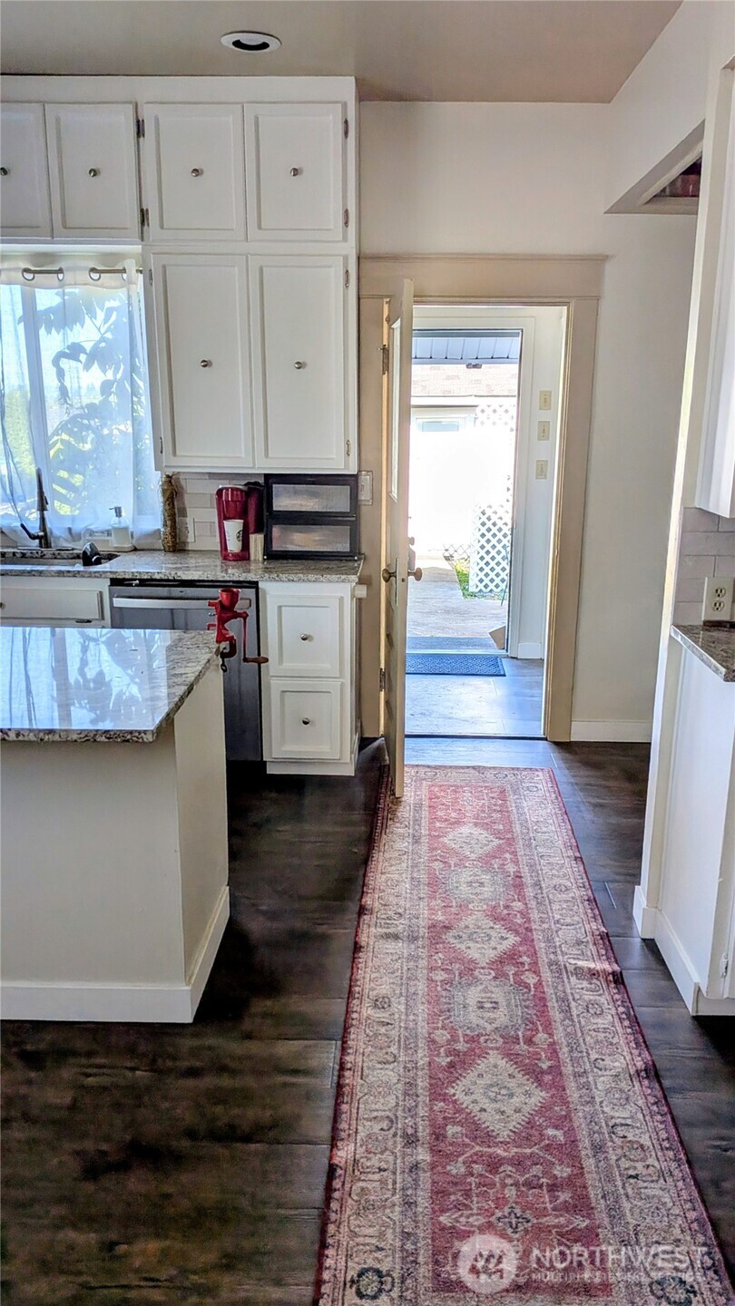 6101 Tacoma Avenue Property Photo 6