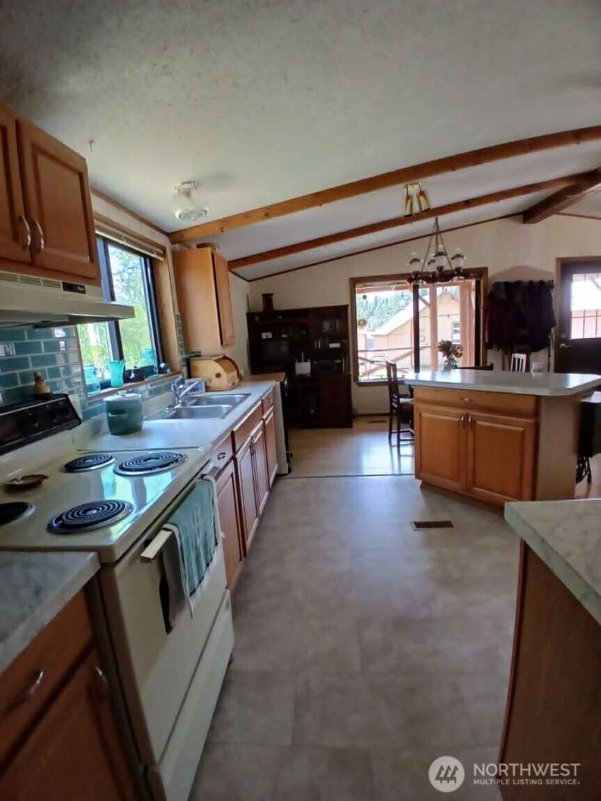 18555 Hazel Lane Property Photo 8