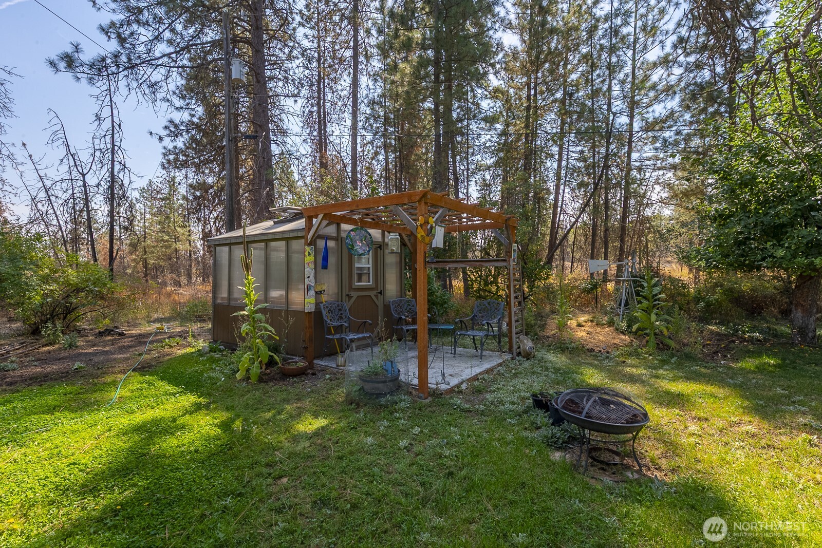 1228 E Lake Street Property Photo 3