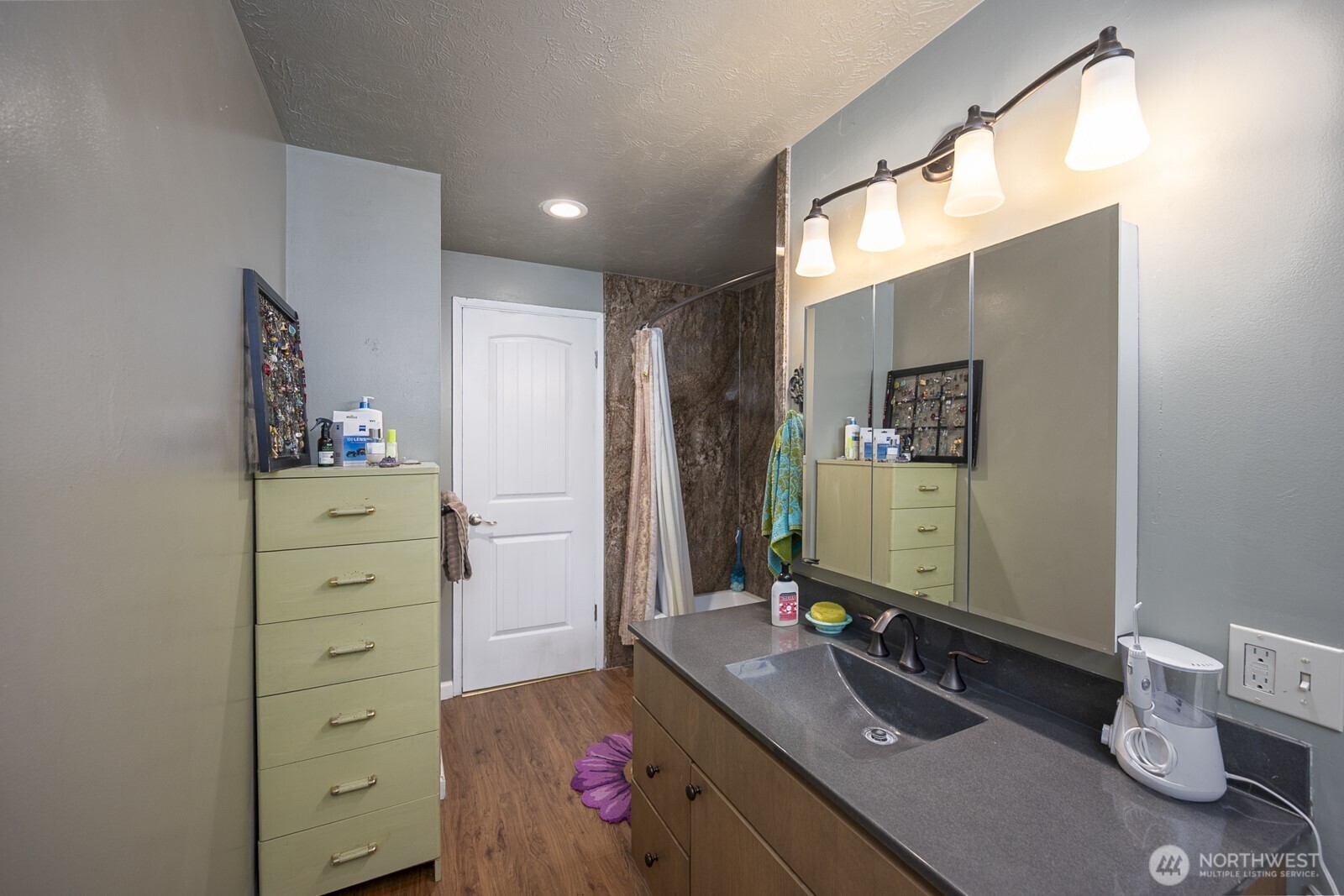 1228 E Lake Street Property Photo 7