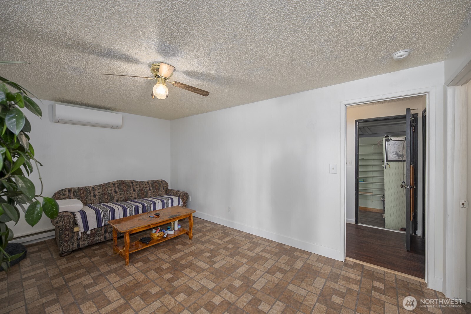 1228 E Lake Street Property Photo 9