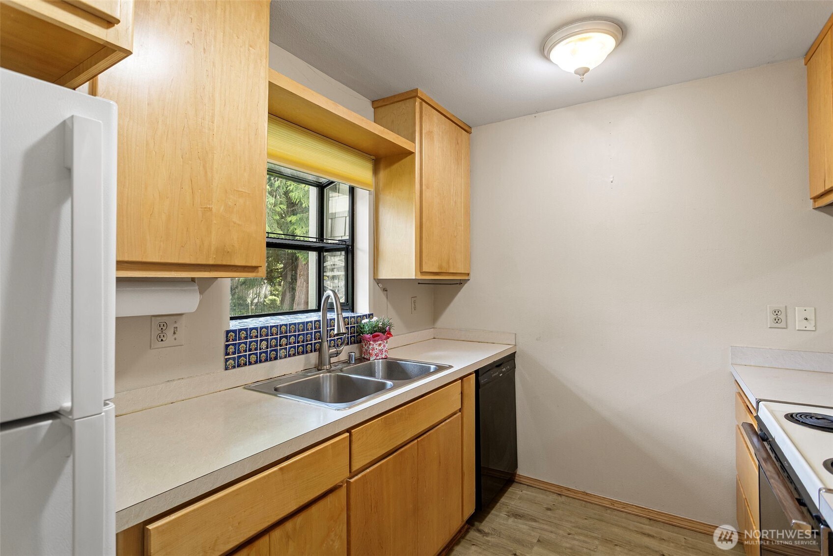 22703 Lakeview Drive E1 Property Photo 5