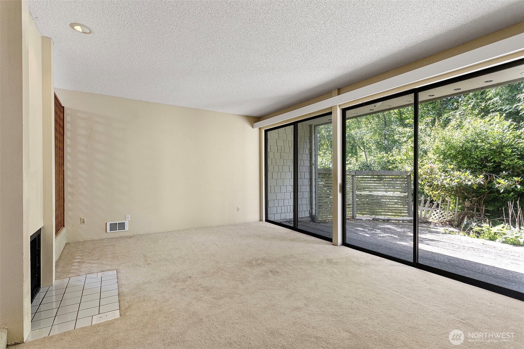 22703 Lakeview Drive E1 Property Photo 9