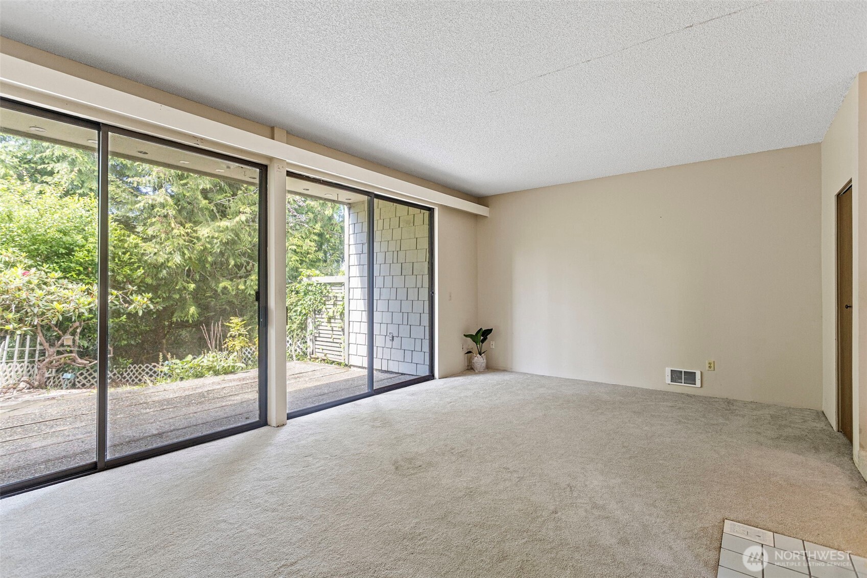 22703 Lakeview Drive E1 Property Photo 11