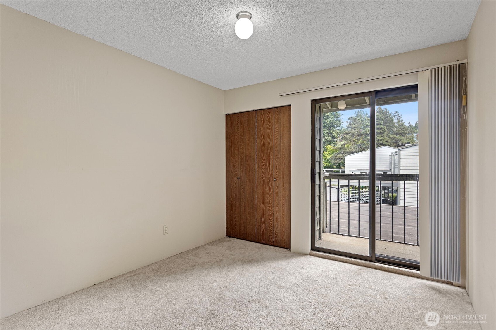 22703 Lakeview Drive E1 Property Photo 20