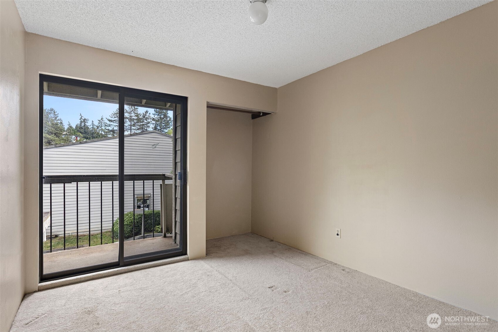 22703 Lakeview Drive E1 Property Photo 21
