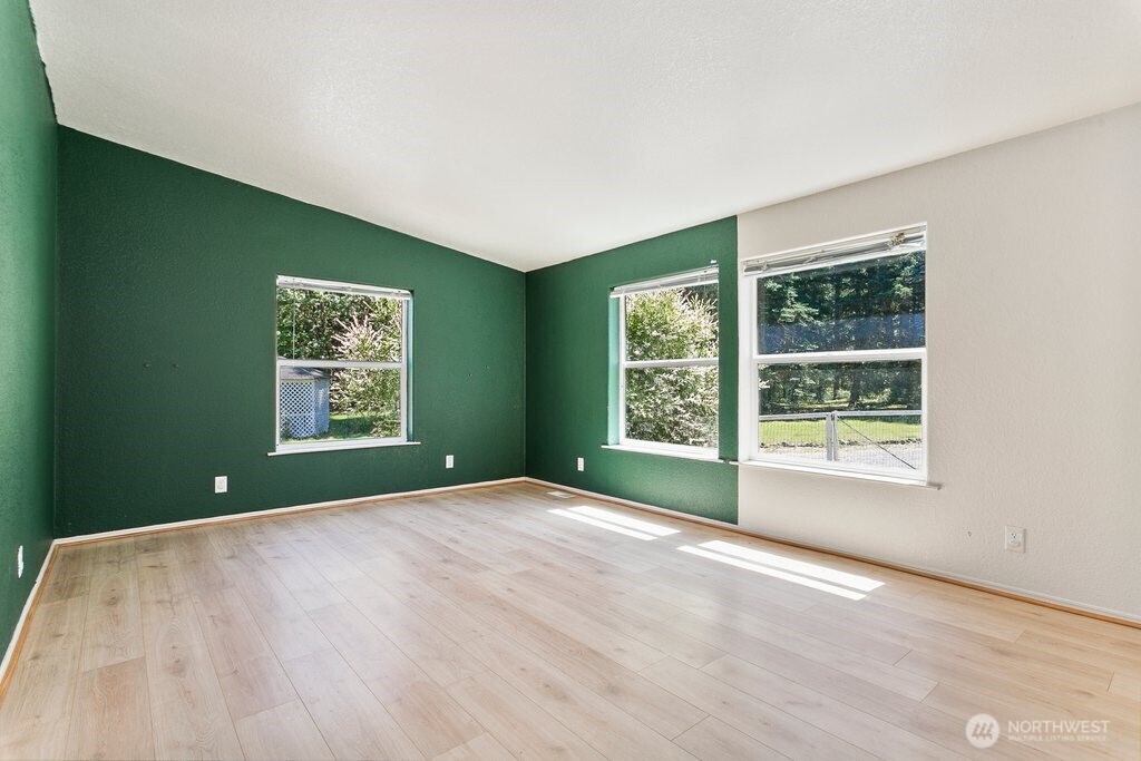 520 140th Avenue Property Photo 4