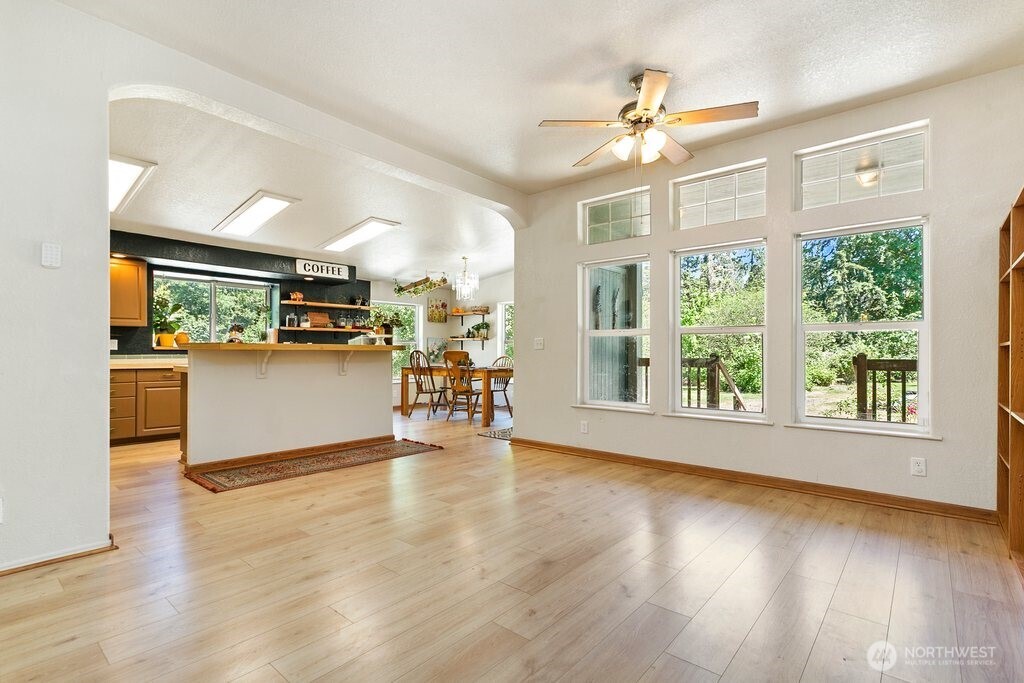 520 140th Avenue Property Photo 6