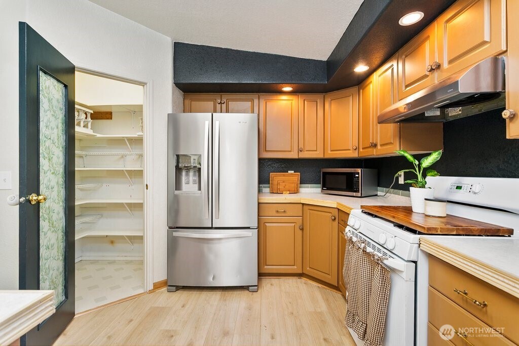 520 140th Avenue Property Photo 8