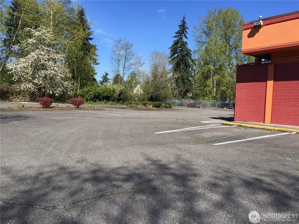 9002 Pacific Avenue Property Photo 4