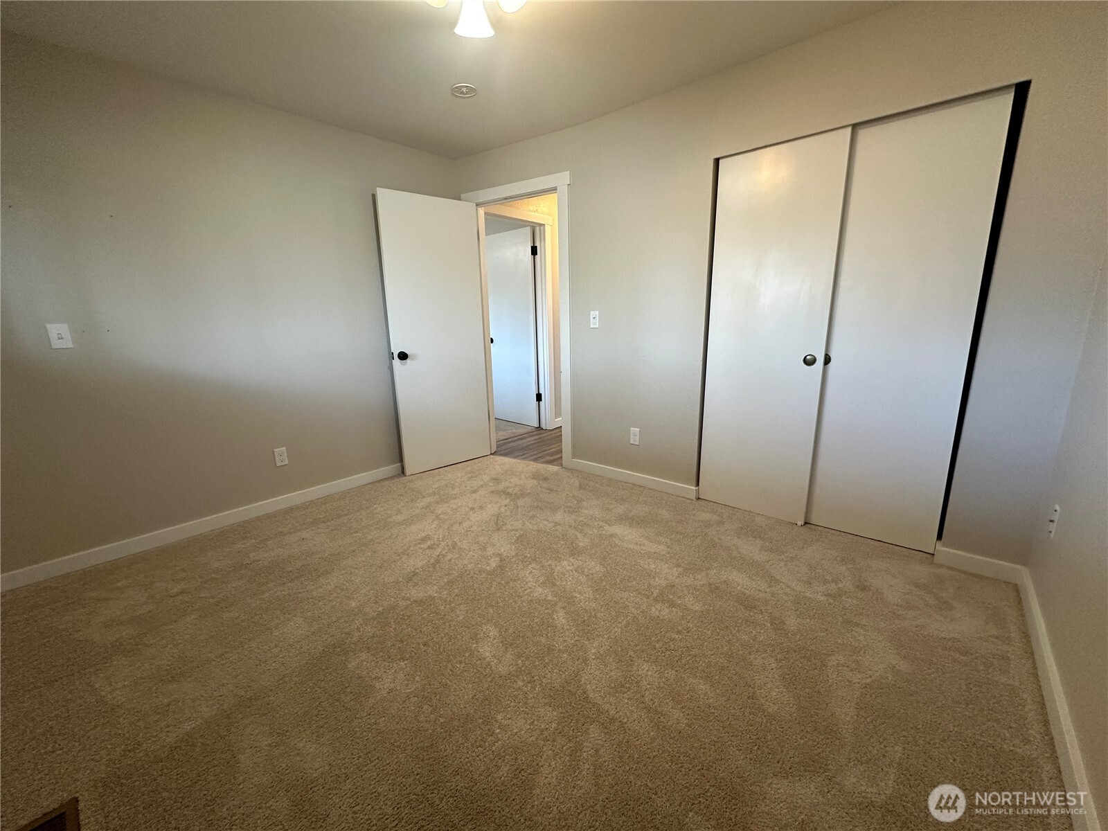 1010 W Pioneer Property Photo 16