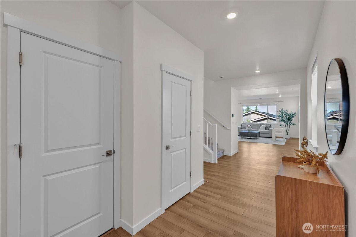 4912 88th Dr Ne Property Photo 4