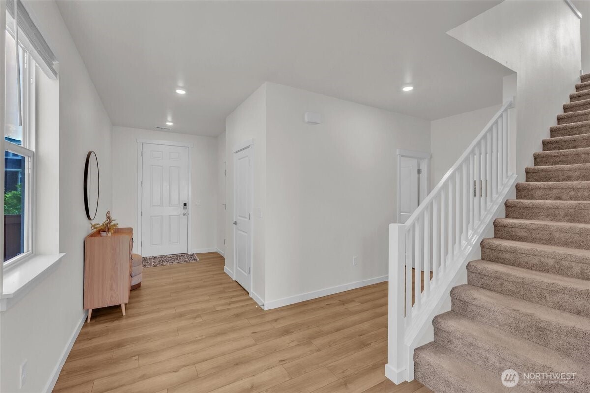4912 88th Dr Ne Property Photo 5