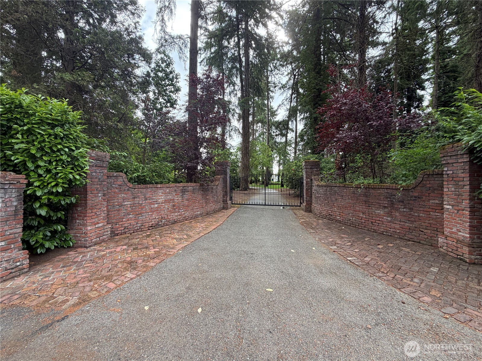 10007 Lake Steilacoom Drive Property Photo 2