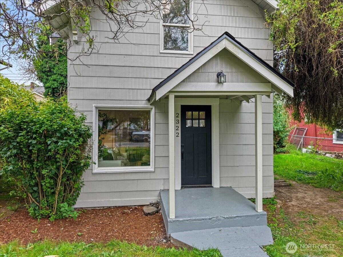 2322 S Ash Street Property Photo 2