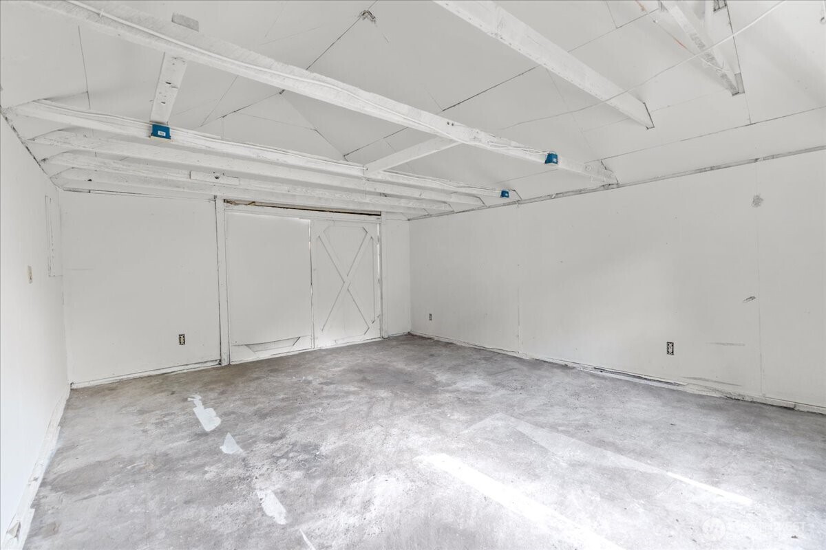 2322 S Ash Street Property Photo 29