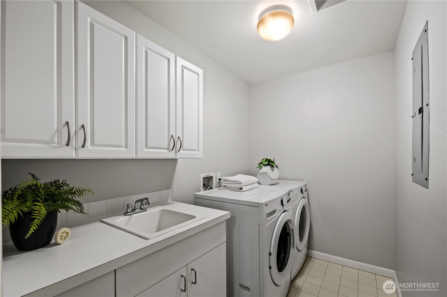 225 4th Avenue A304 Property Photo 18