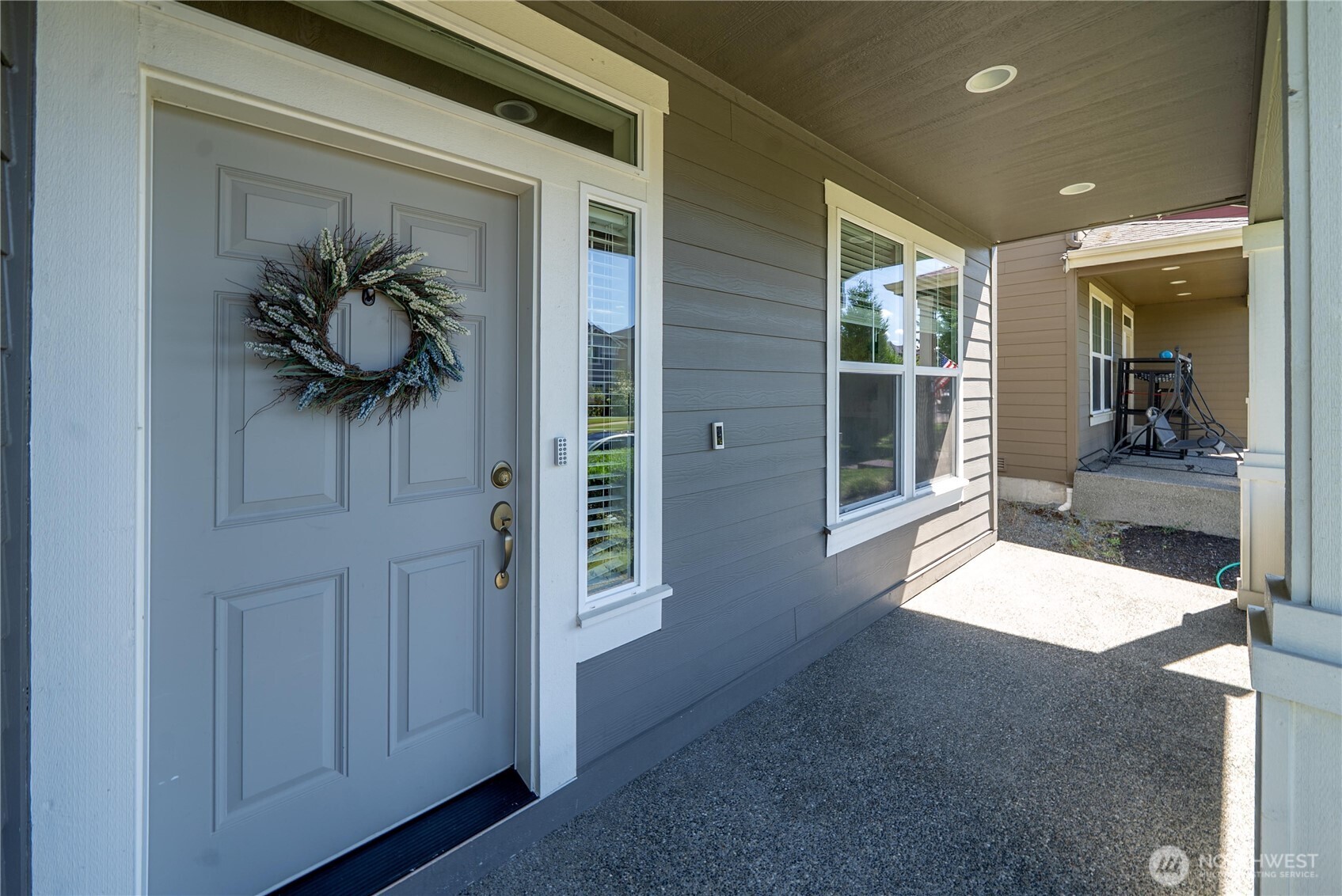 18428 Village Parkway Property Photo 2