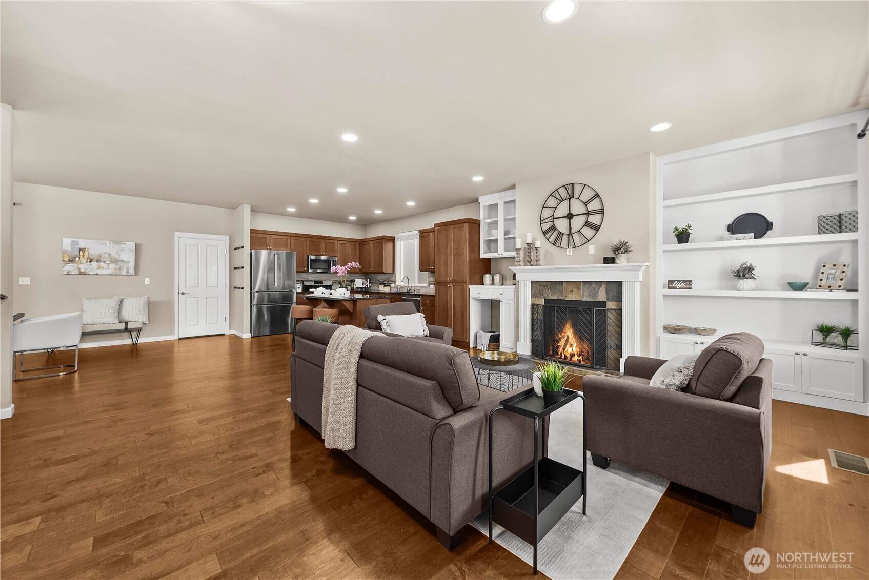 18428 Village Parkway Property Photo 6
