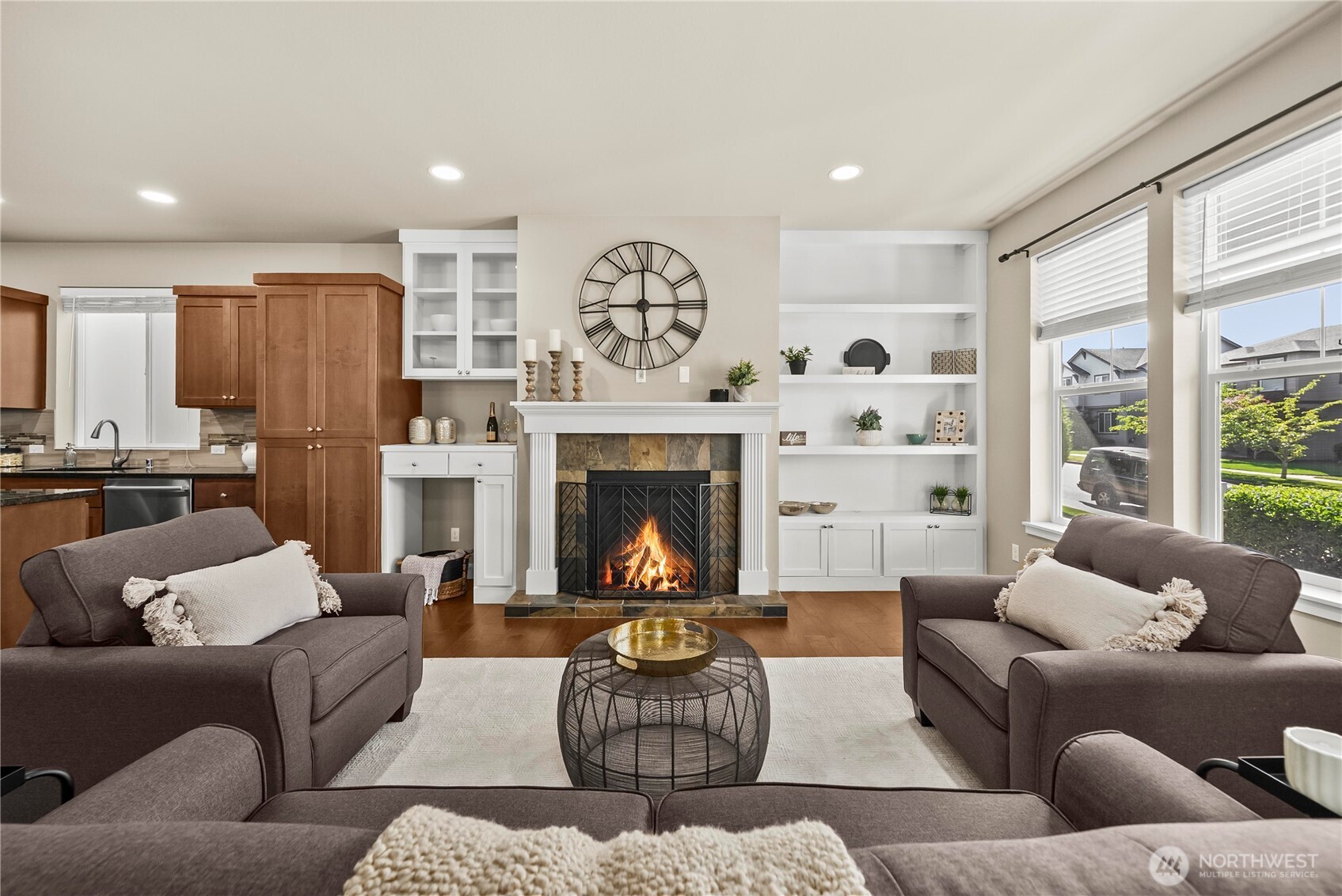 18428 Village Parkway Property Photo 8
