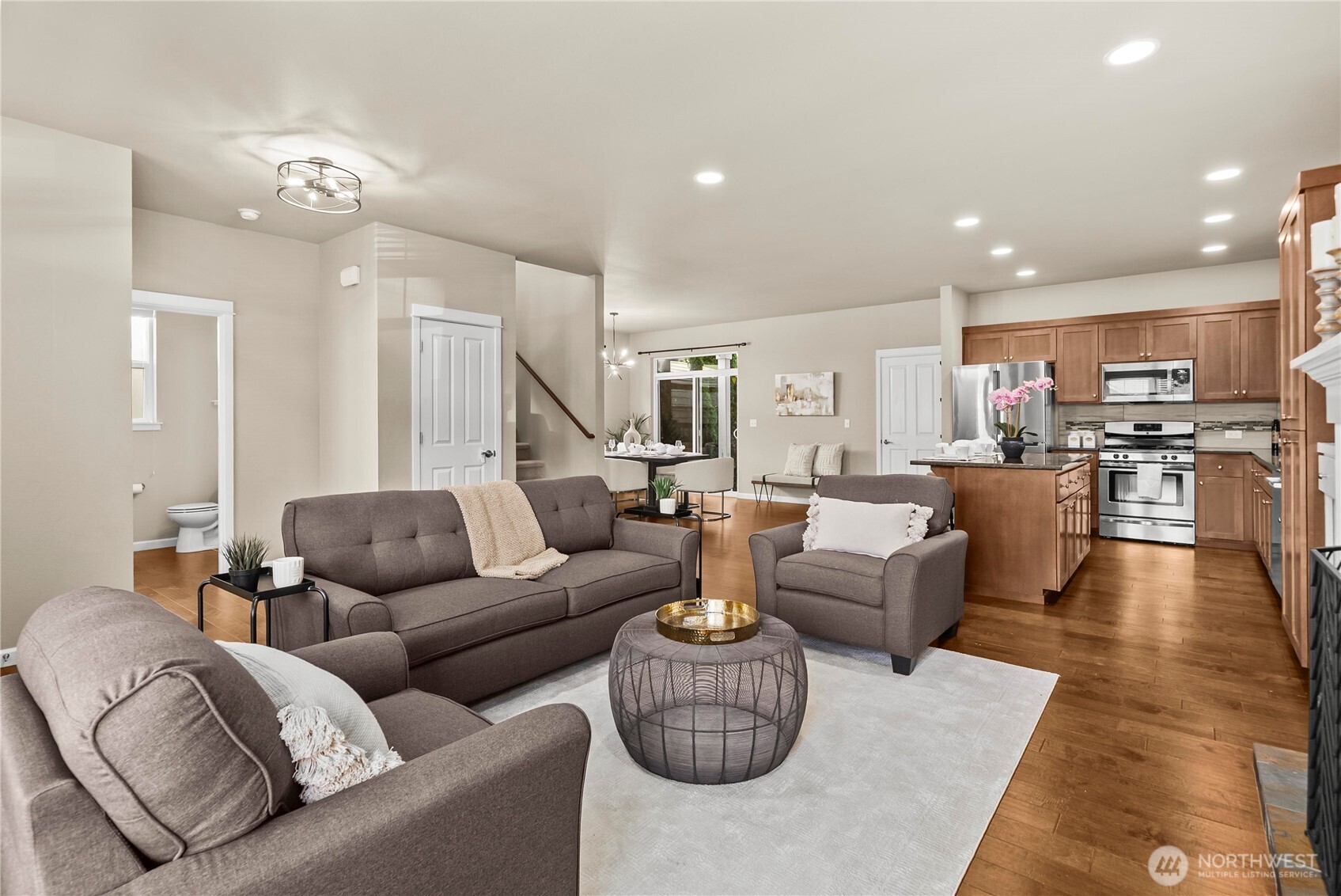 18428 Village Parkway Property Photo 11
