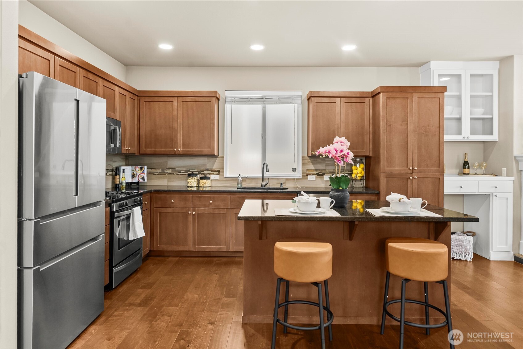 18428 Village Parkway Property Photo 15