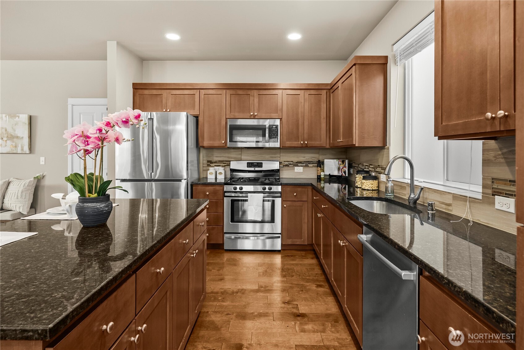 18428 Village Parkway Property Photo 16