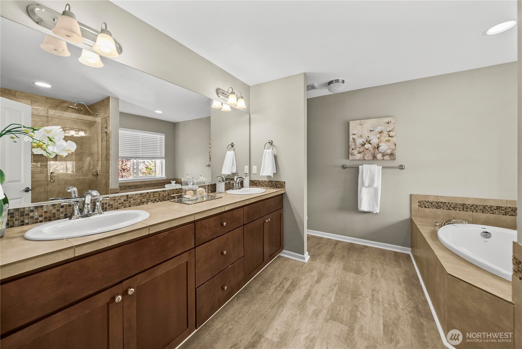18428 Village Parkway Property Photo 21