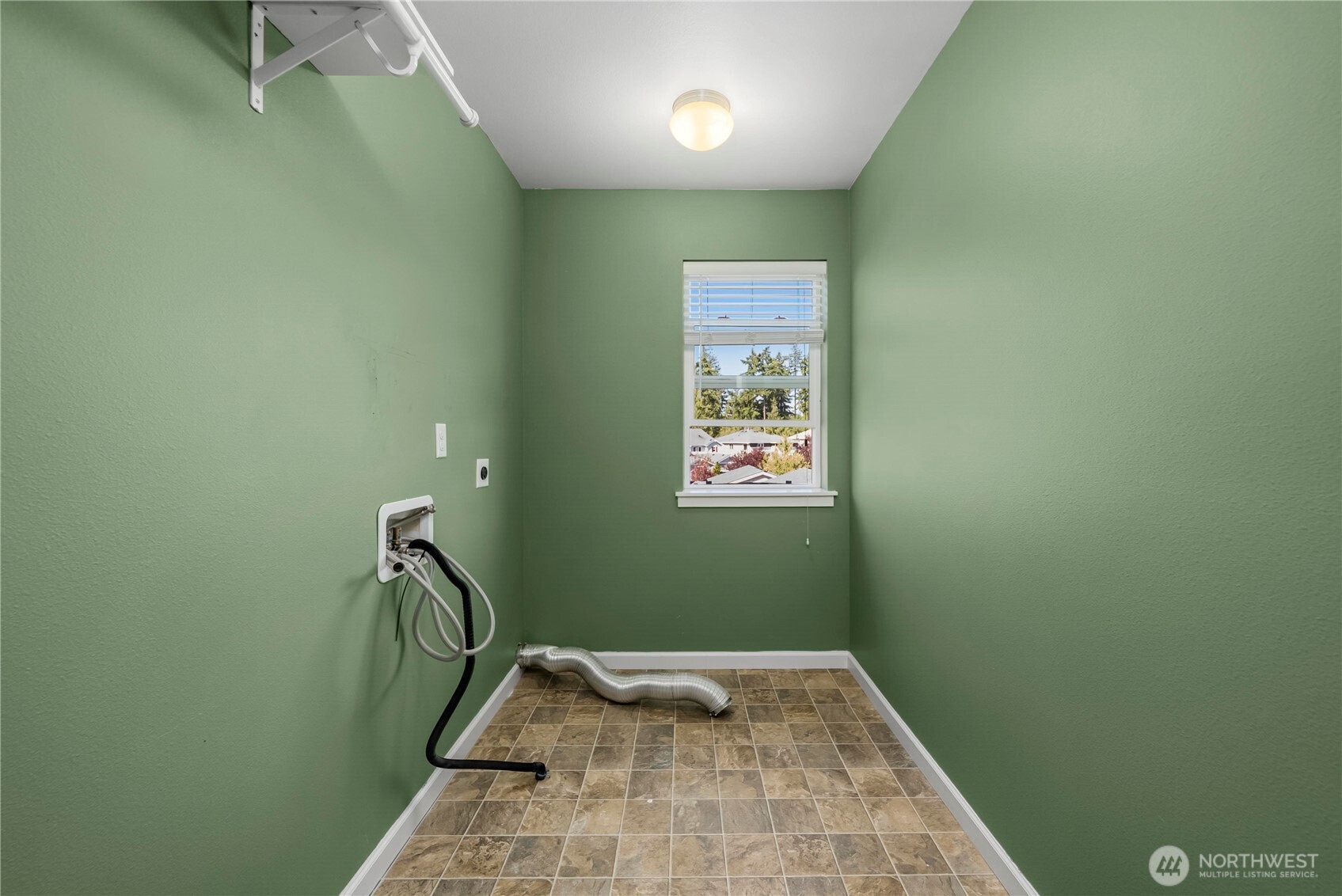 18428 Village Parkway Property Photo 30