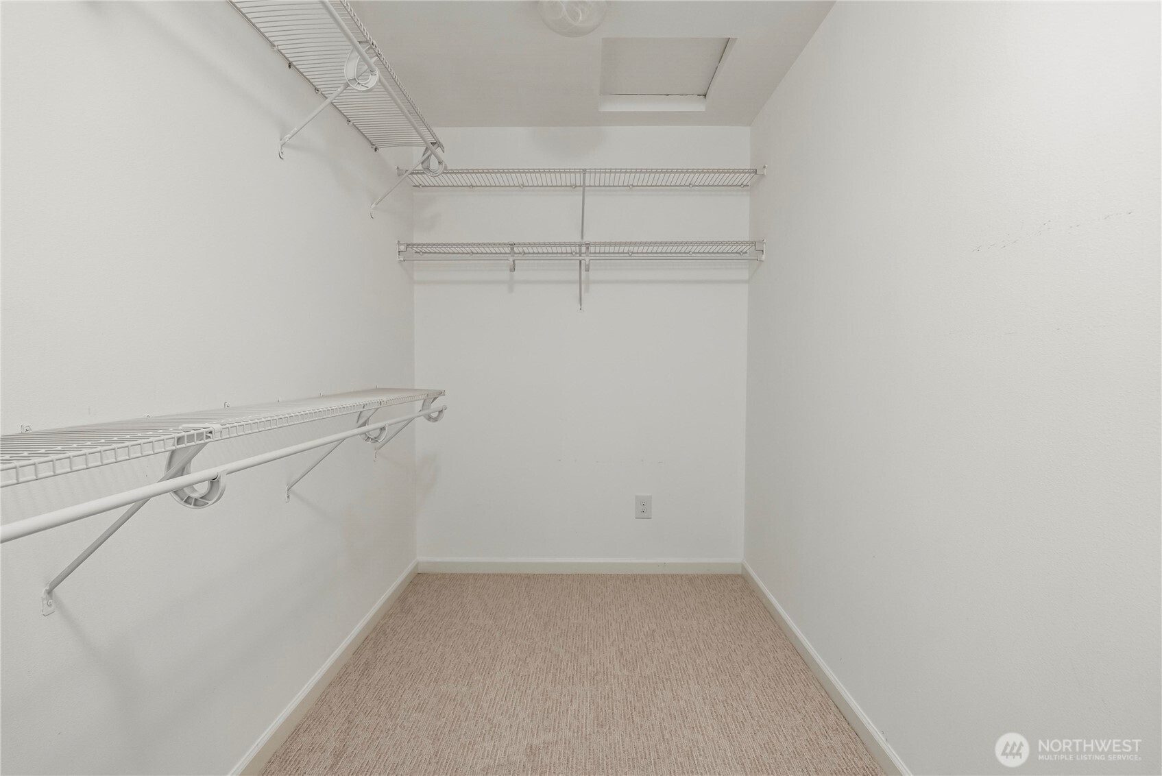 18428 Village Parkway Property Photo 34
