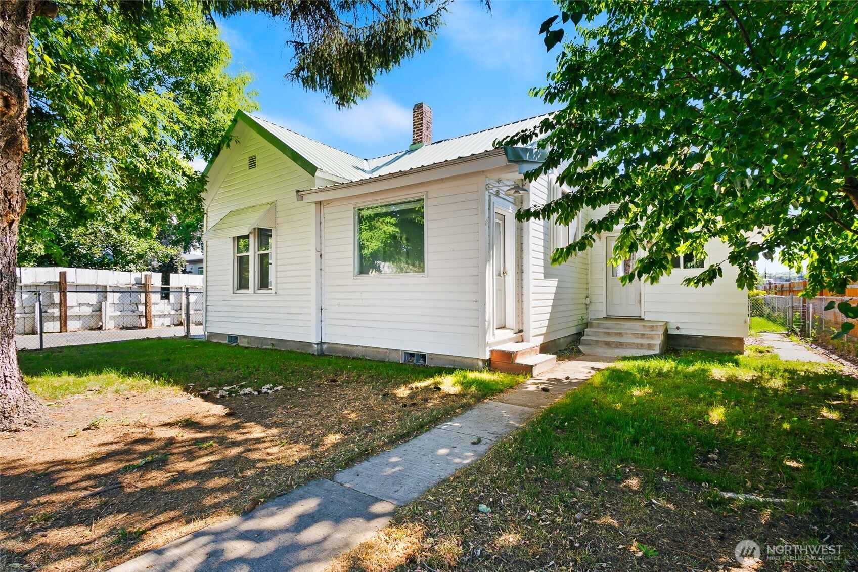 604 N Pacific Street Property Photo 1