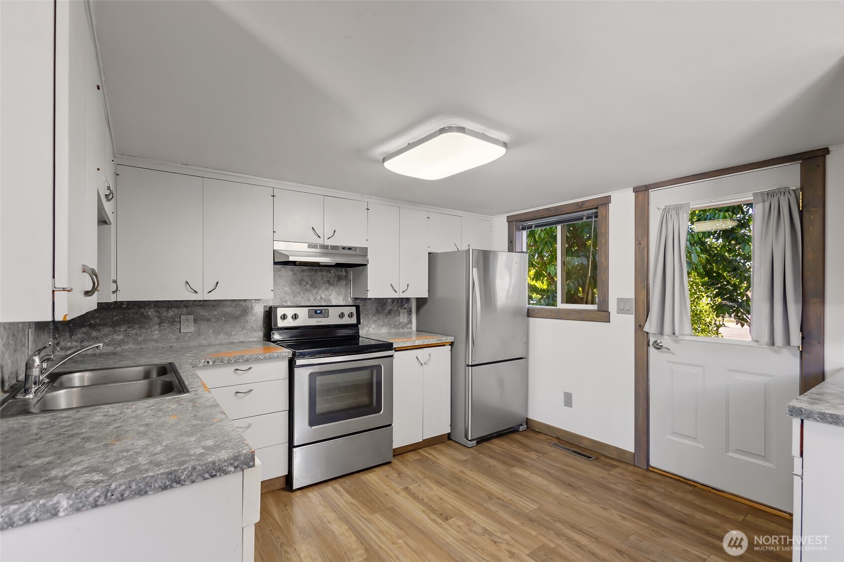 604 N Pacific Street Property Photo 11