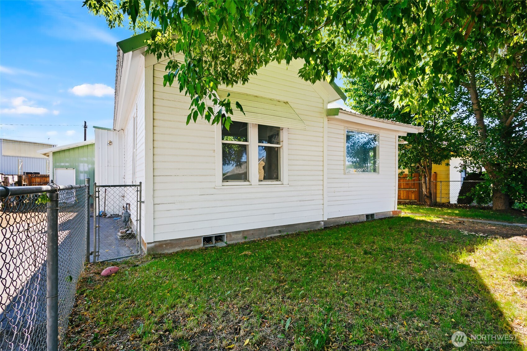 604 N Pacific Street Property Photo 22