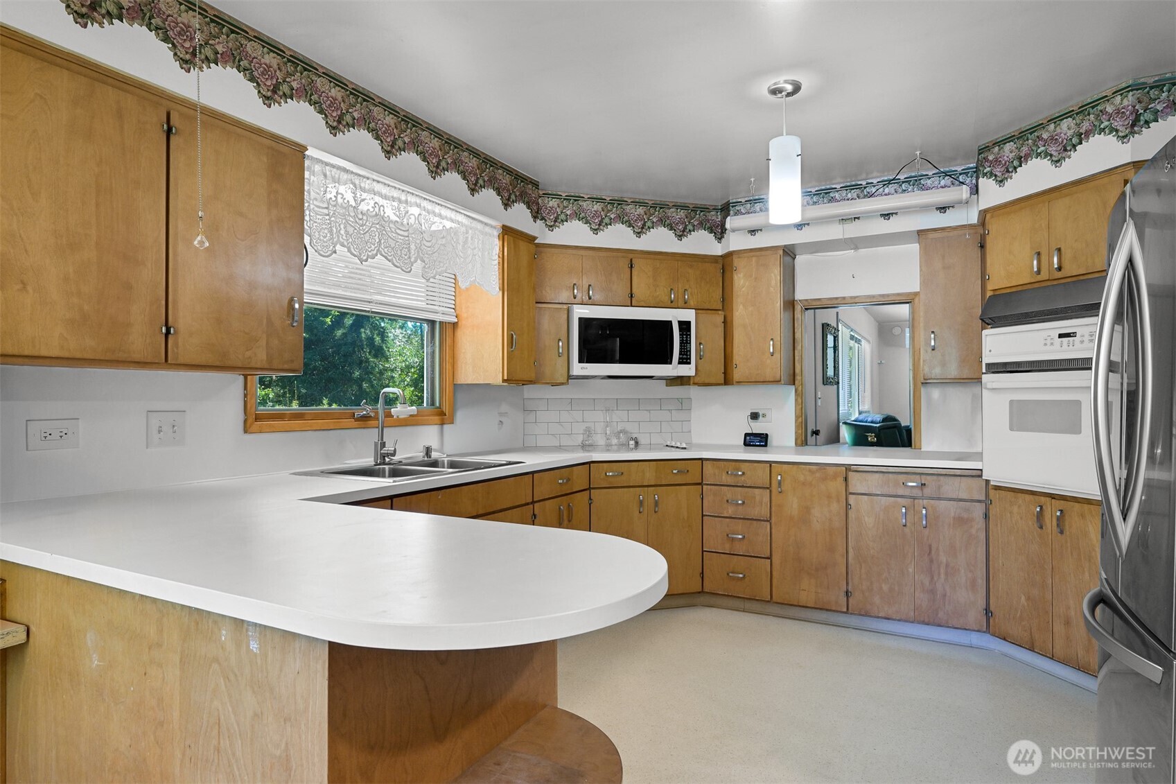 3138 Alderwood Property Photo 3