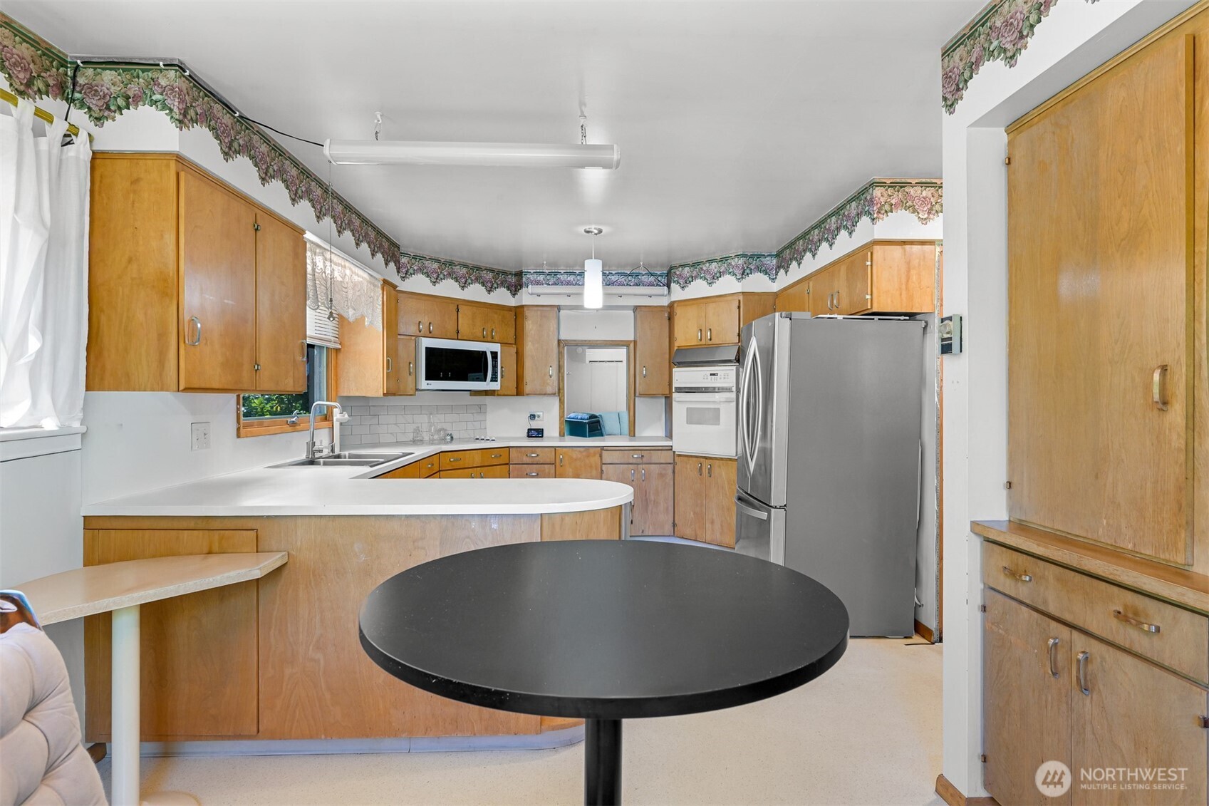 3138 Alderwood Property Photo 4