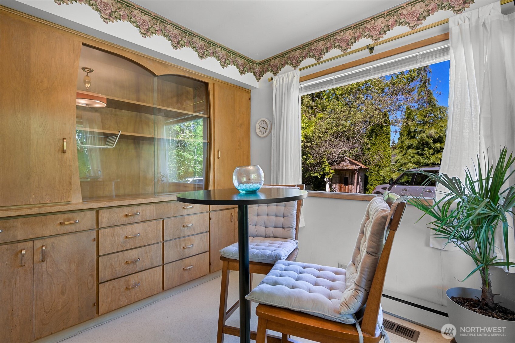 3138 Alderwood Property Photo 6