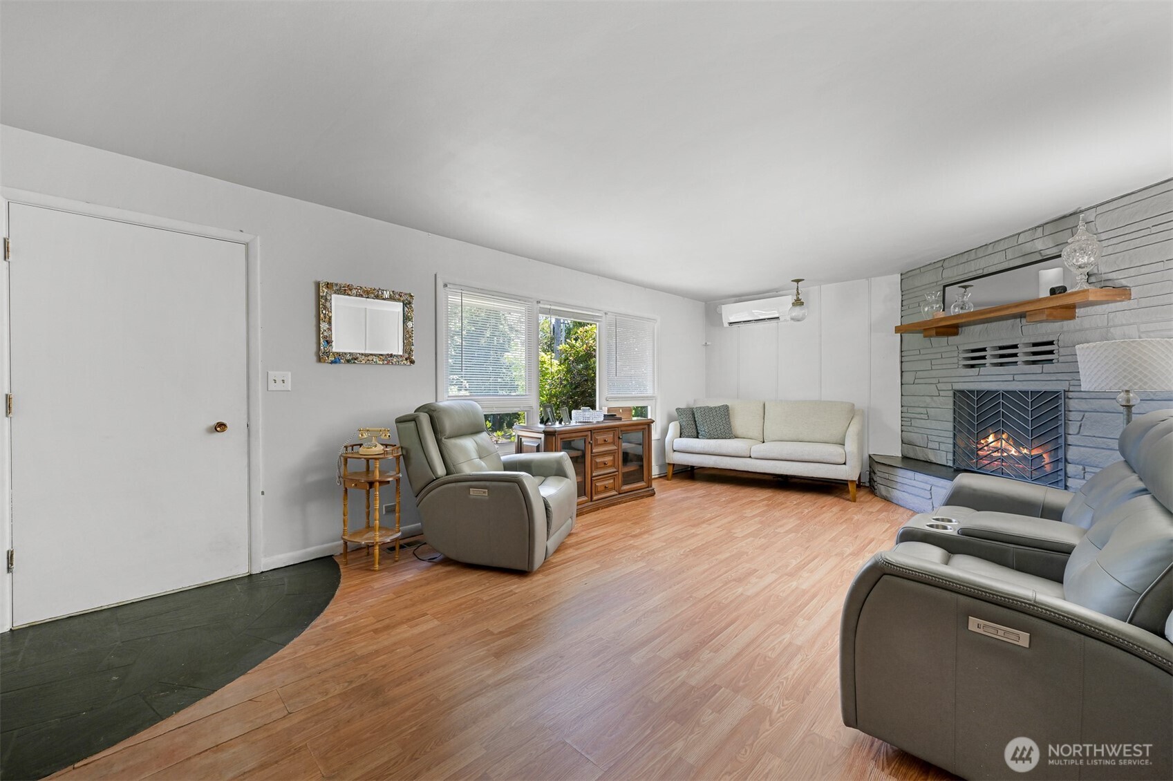 3138 Alderwood Property Photo 9