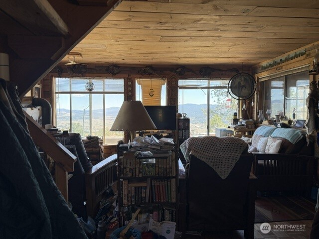 132 W Cayuse Mtn Road Property Photo 7