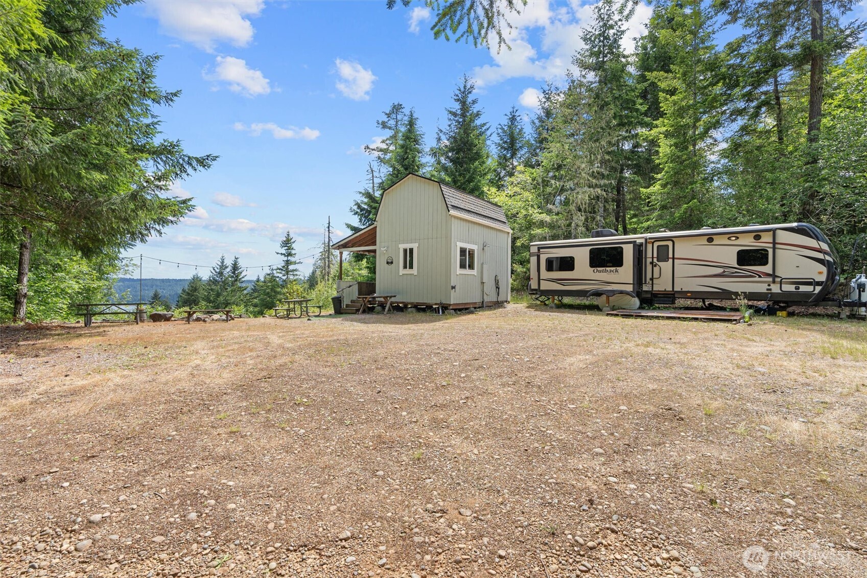 1090 Ne Patton Property Photo 5