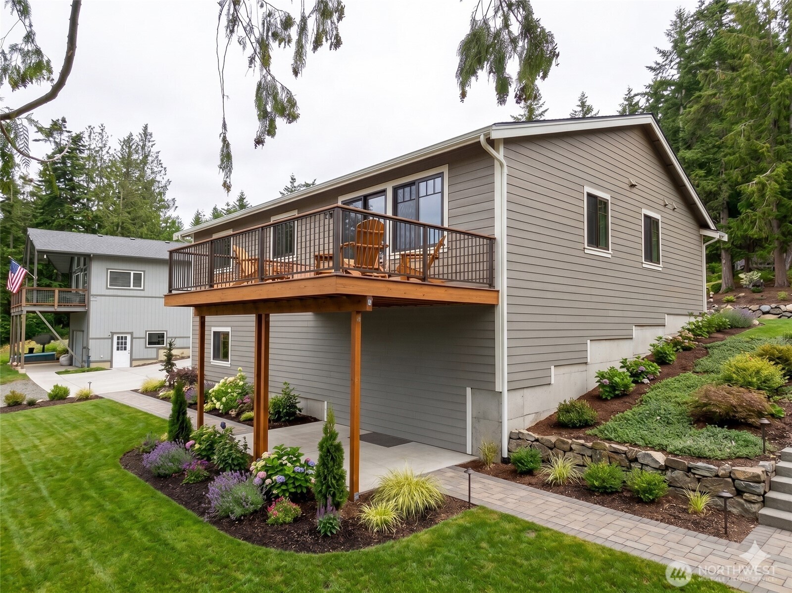 726 Shelter Bay Property Photo 2