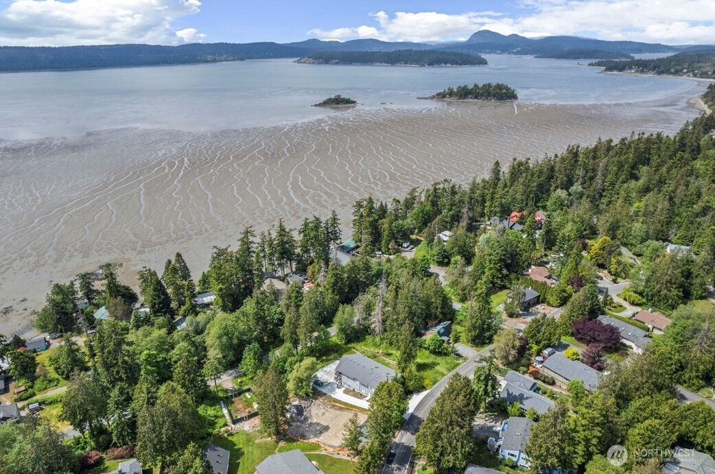 726 Shelter Bay Property Photo 3