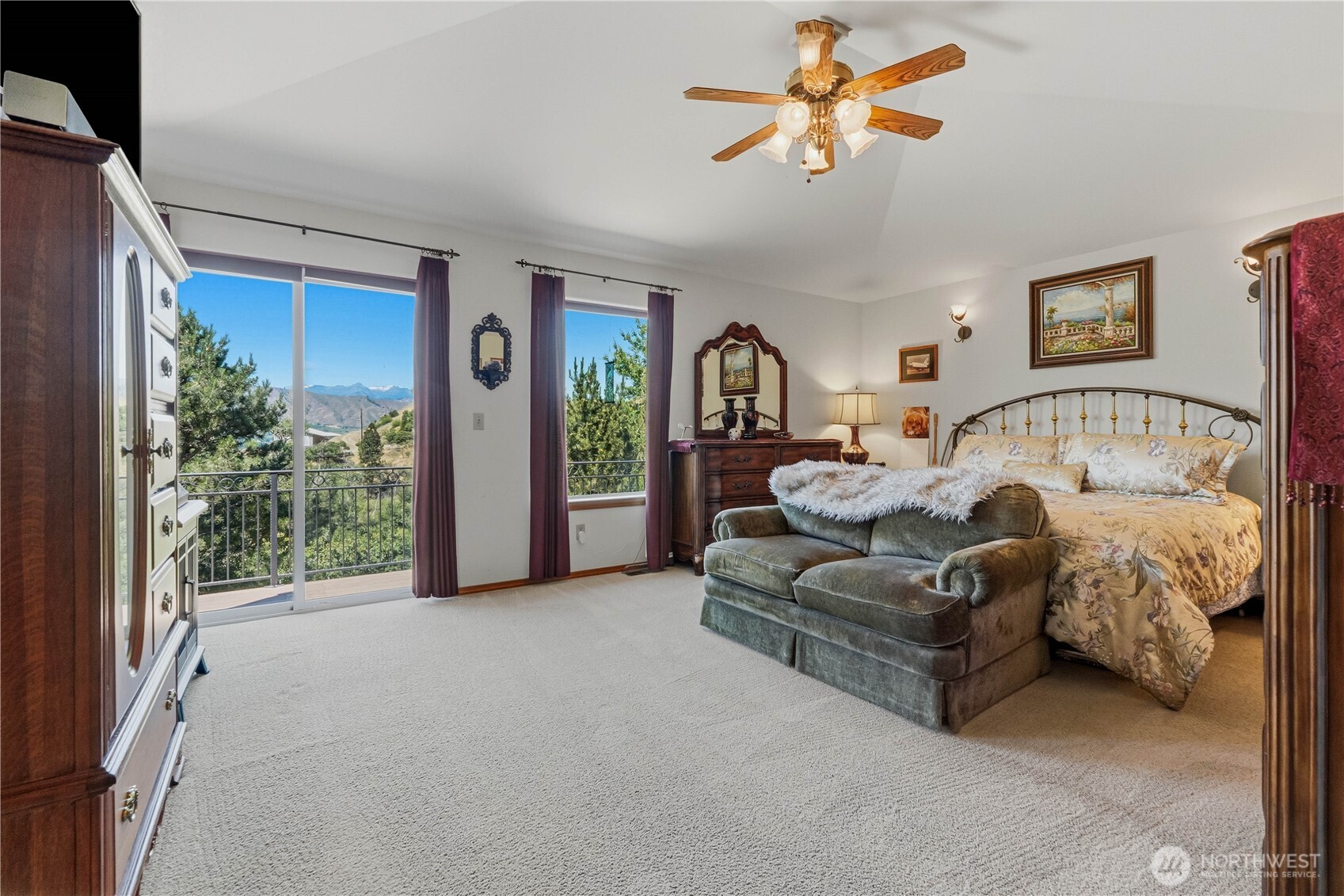 3870 Sunridge Ln Property Photo 18