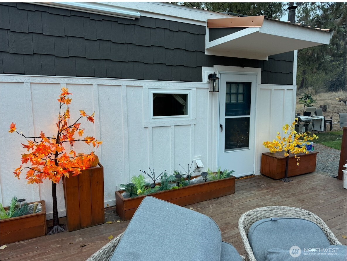 6658 Sand Flats Road Property Photo 1