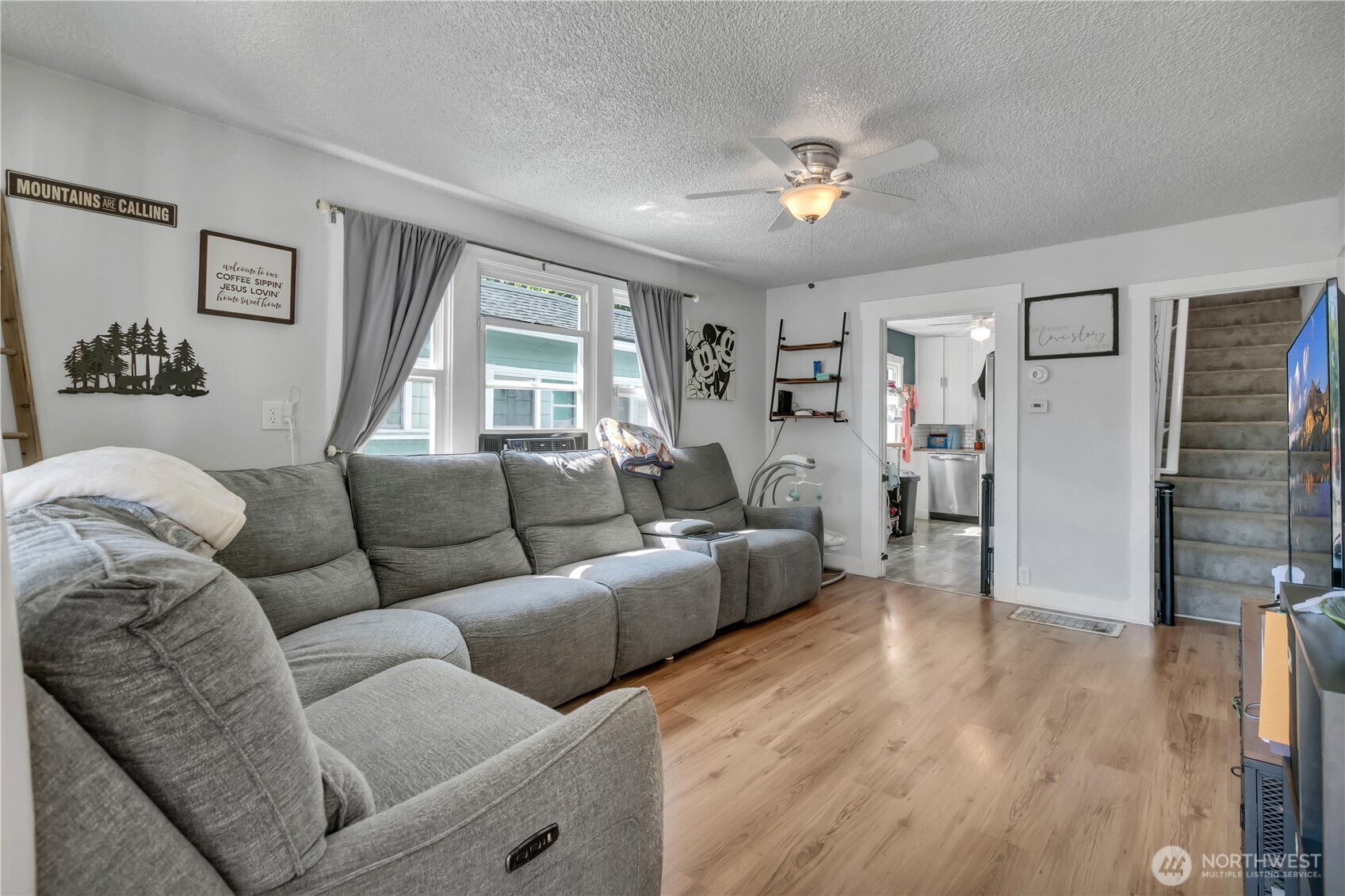 1242 Ridgeway Place Property Photo 4