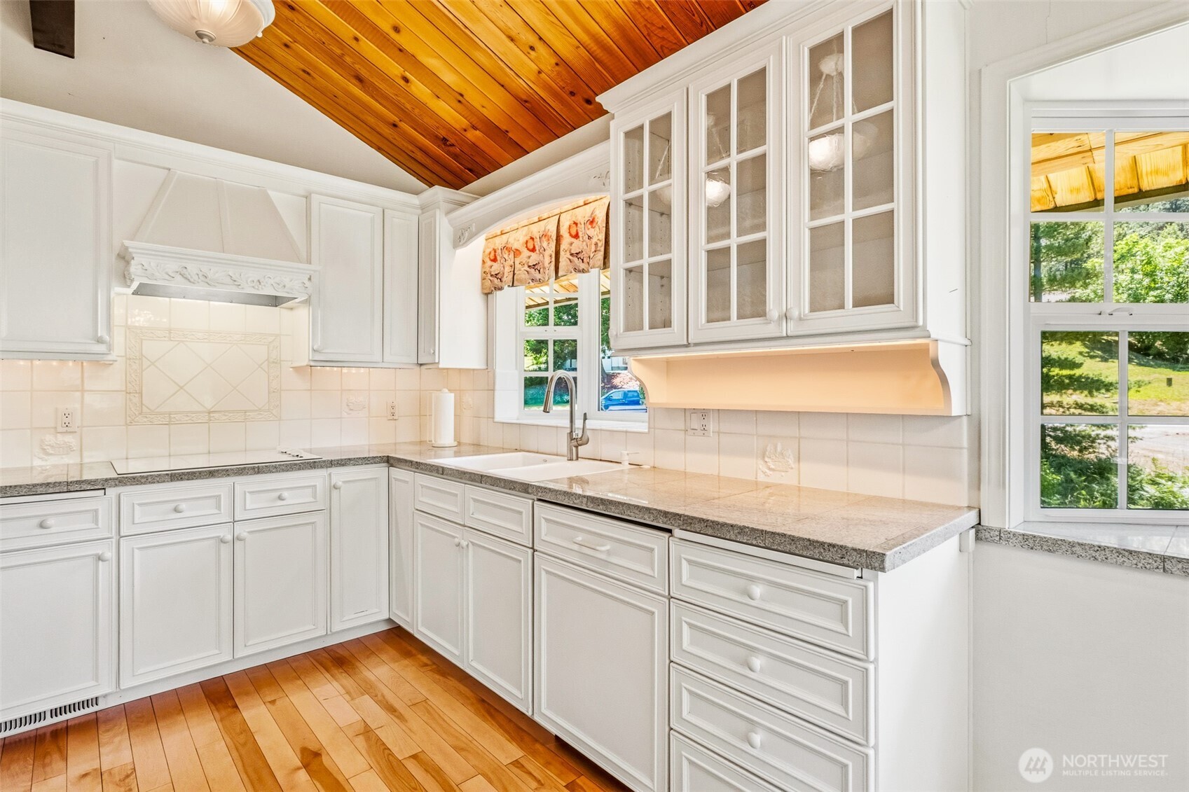 9724 Dye Road Property Photo 8