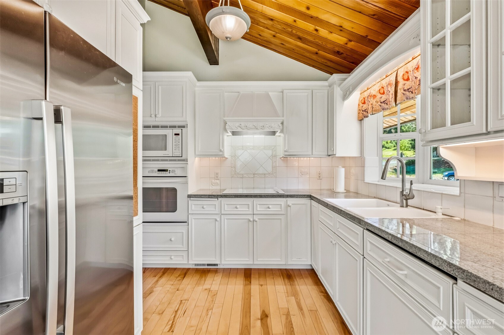 9724 Dye Road Property Photo 10