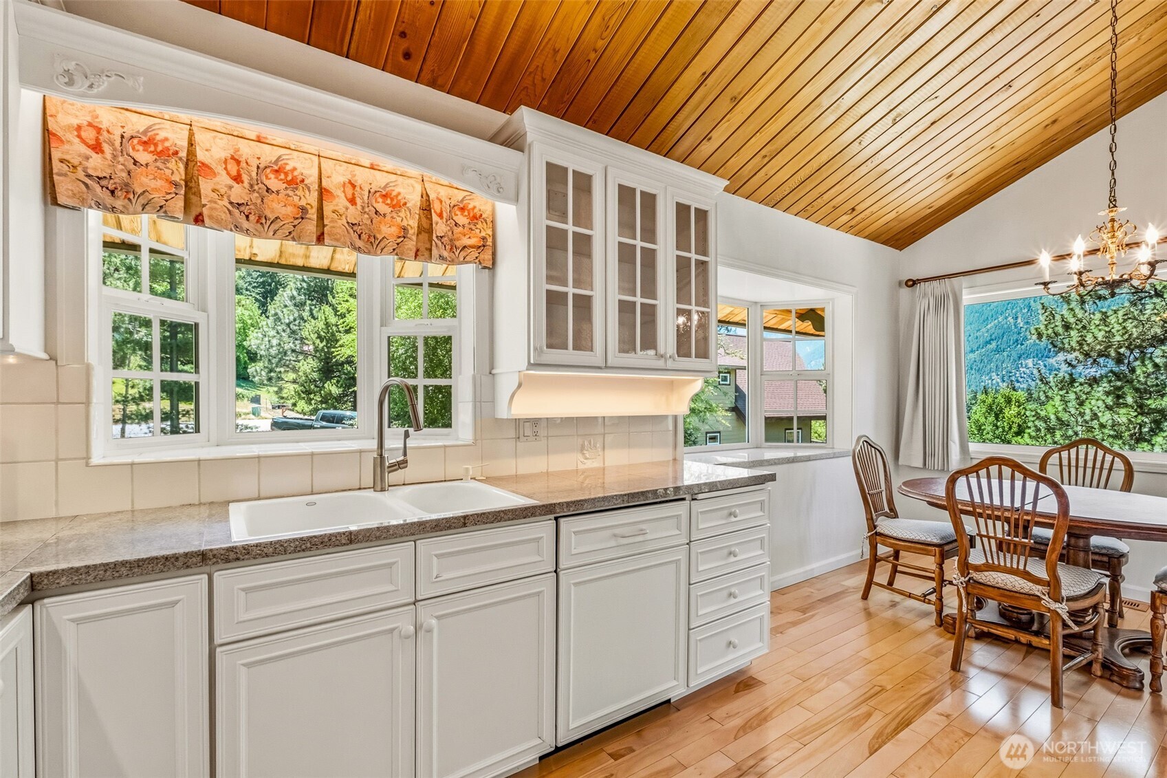 9724 Dye Road Property Photo 11