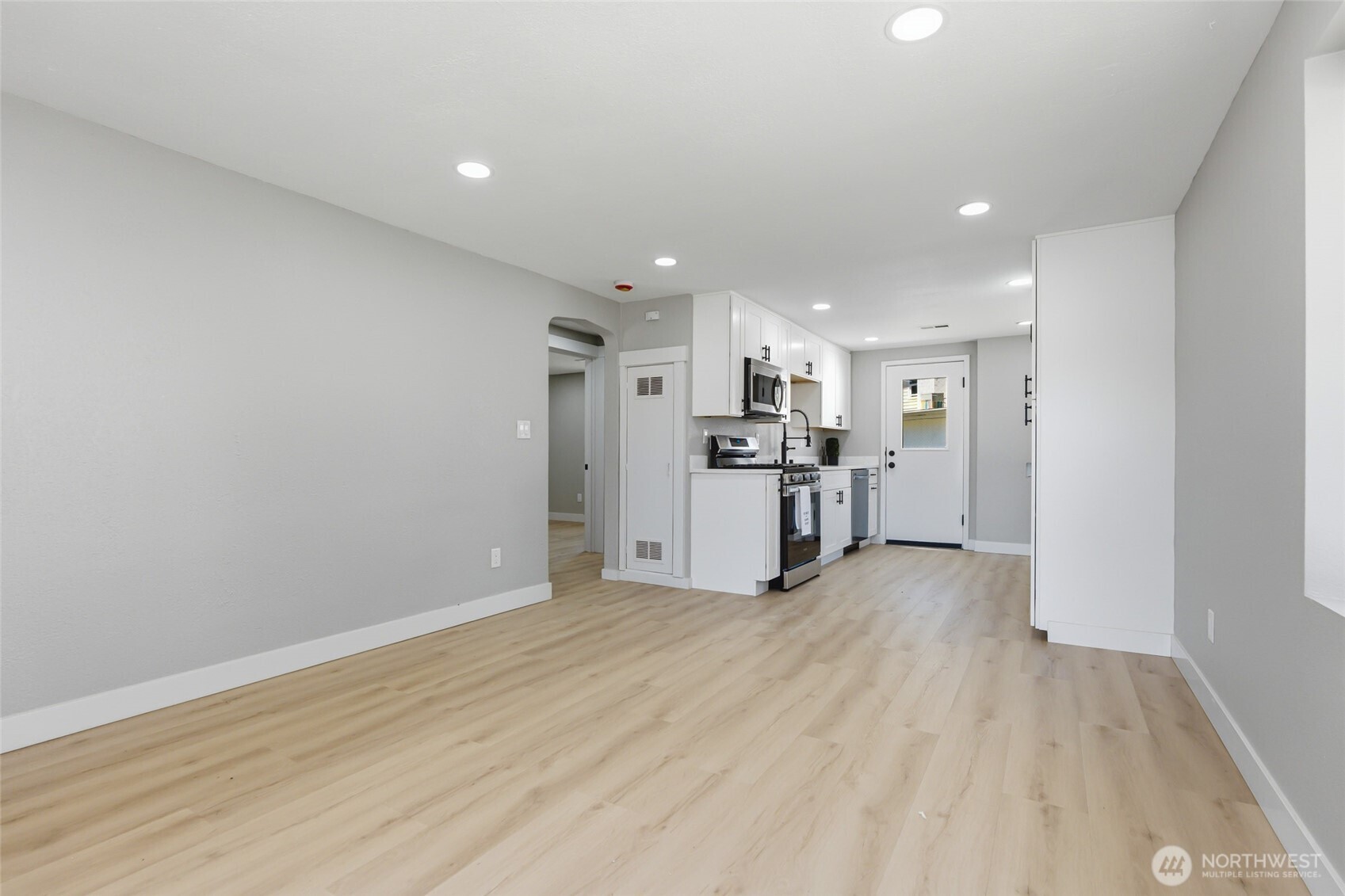 14402 Washington Avenue 3 Property Photo 5