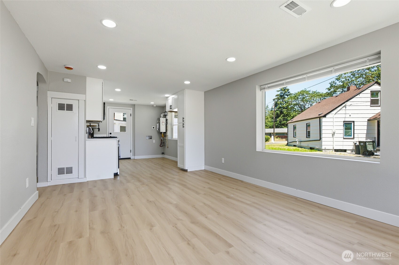 14402 Washington Avenue 3 Property Photo 7