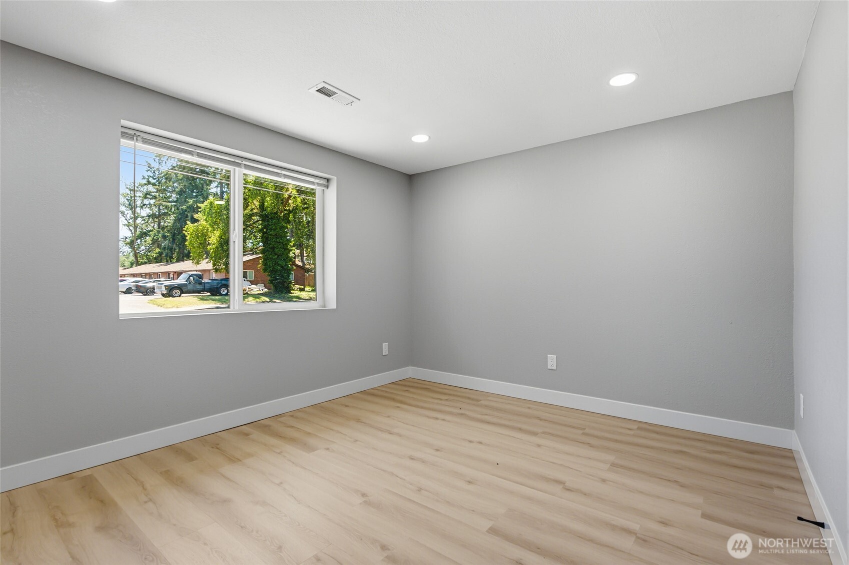 14402 Washington Avenue 3 Property Photo 11